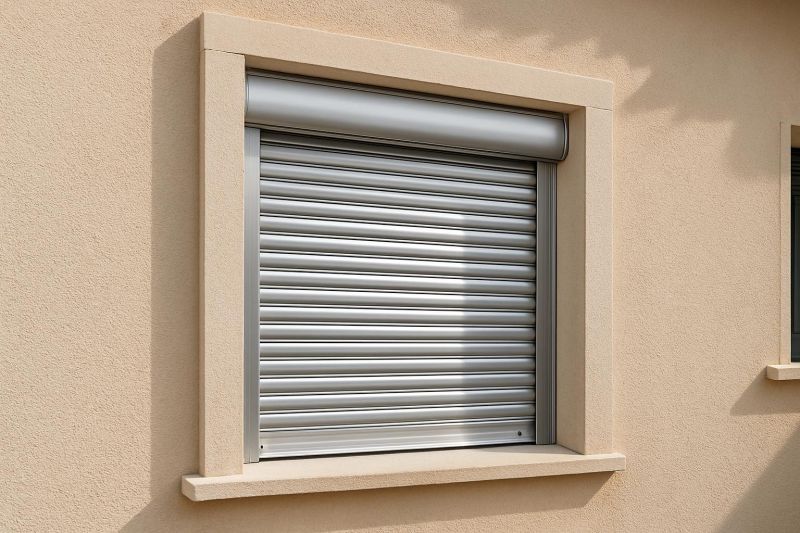 persiana aluminio larga duracion instalada ventana exterior vivienda