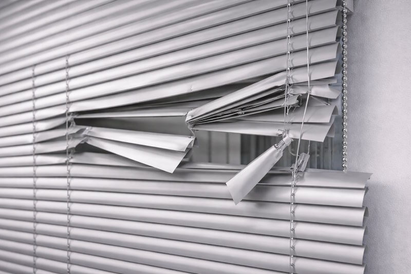 Persianas Venecianas de Aluminio rota